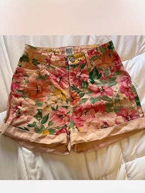 🌸 BDG Floral High-Rise denim Shorts in pink